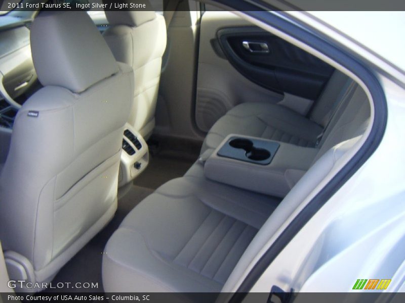 Ingot Silver / Light Stone 2011 Ford Taurus SE