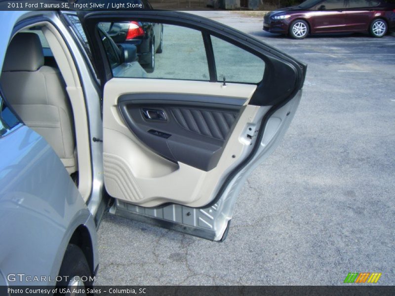 Ingot Silver / Light Stone 2011 Ford Taurus SE