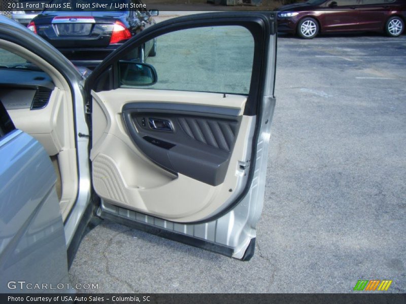 Ingot Silver / Light Stone 2011 Ford Taurus SE