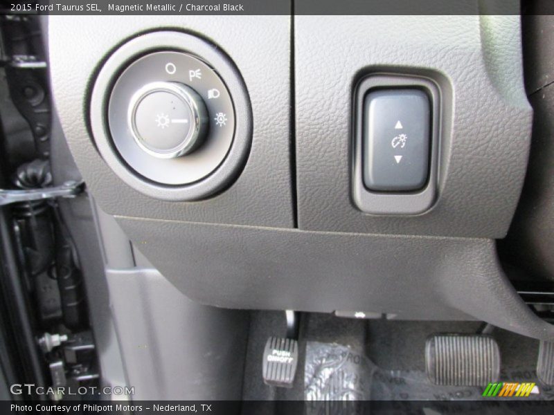 Magnetic Metallic / Charcoal Black 2015 Ford Taurus SEL