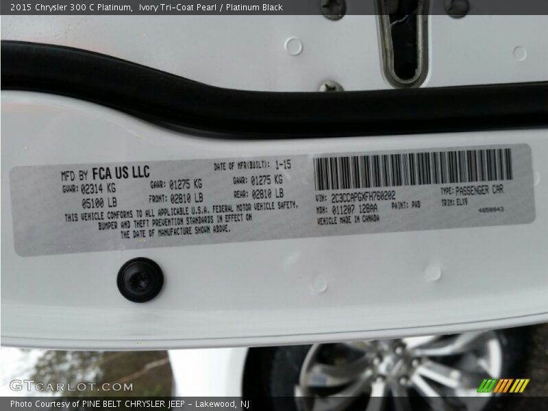 Ivory Tri-Coat Pearl / Platinum Black 2015 Chrysler 300 C Platinum