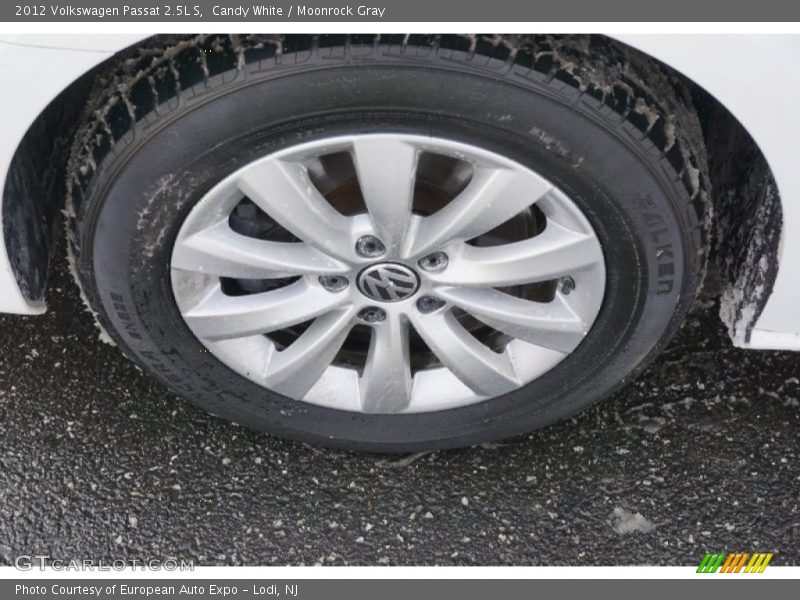 Candy White / Moonrock Gray 2012 Volkswagen Passat 2.5L S