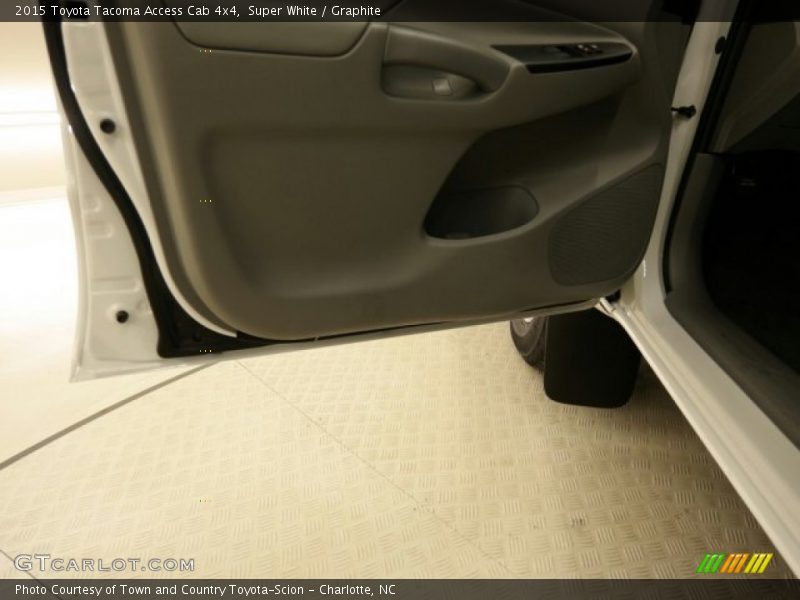 Super White / Graphite 2015 Toyota Tacoma Access Cab 4x4