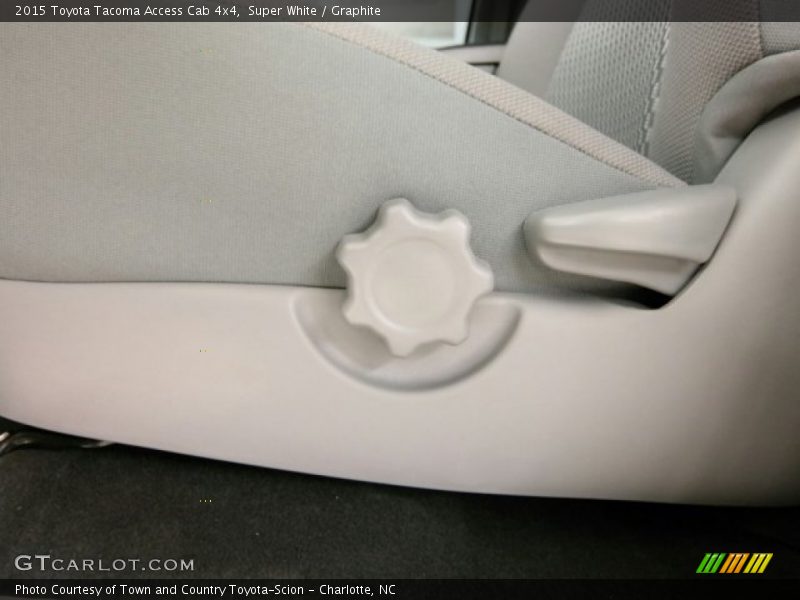 Super White / Graphite 2015 Toyota Tacoma Access Cab 4x4