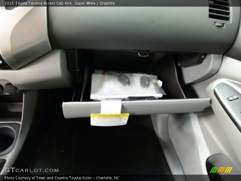 Super White / Graphite 2015 Toyota Tacoma Access Cab 4x4