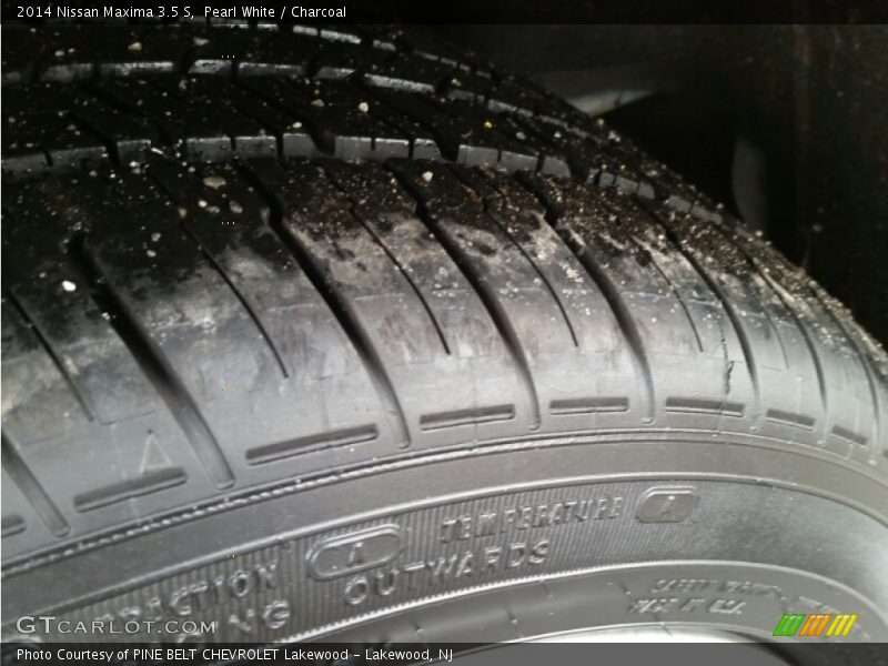Pearl White / Charcoal 2014 Nissan Maxima 3.5 S