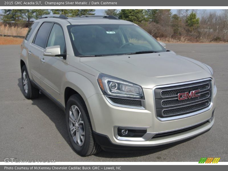 Front 3/4 View of 2015 Acadia SLT