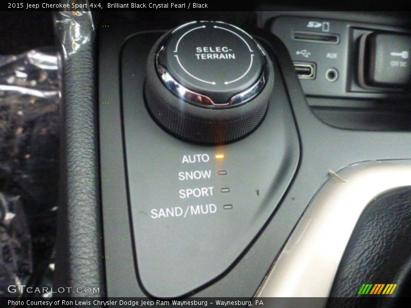 Brilliant Black Crystal Pearl / Black 2015 Jeep Cherokee Sport 4x4