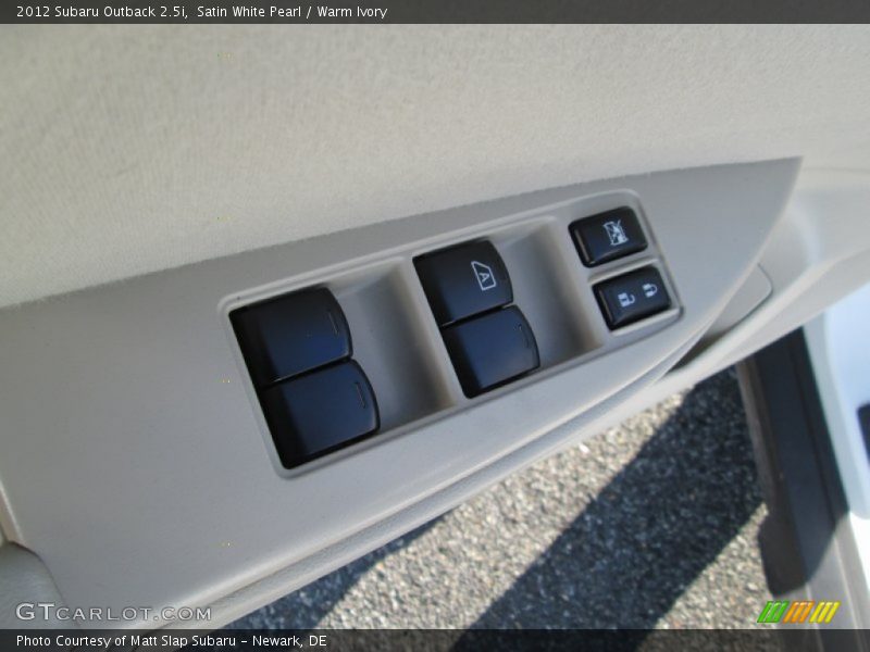 Satin White Pearl / Warm Ivory 2012 Subaru Outback 2.5i