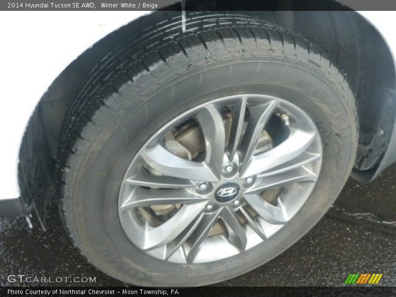 Winter White / Beige 2014 Hyundai Tucson SE AWD
