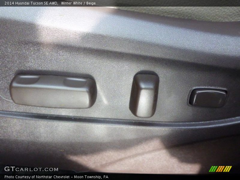 Winter White / Beige 2014 Hyundai Tucson SE AWD