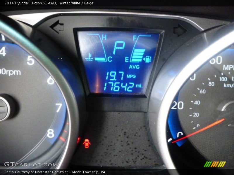 Winter White / Beige 2014 Hyundai Tucson SE AWD