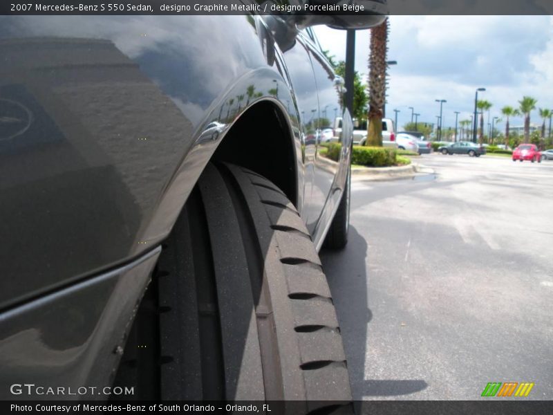 designo Graphite Metallic / designo Porcelain Beige 2007 Mercedes-Benz S 550 Sedan