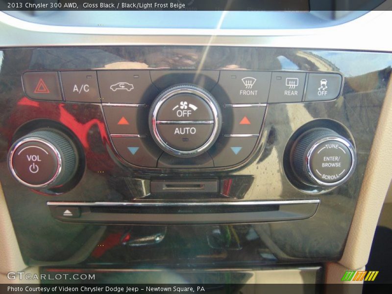 Gloss Black / Black/Light Frost Beige 2013 Chrysler 300 AWD