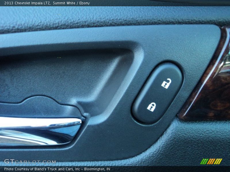 Summit White / Ebony 2013 Chevrolet Impala LTZ
