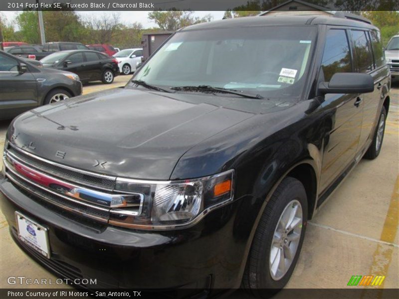 Tuxedo Black / Charcoal Black 2014 Ford Flex SE