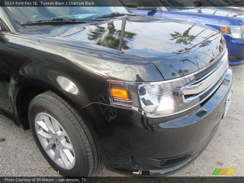 Tuxedo Black / Charcoal Black 2014 Ford Flex SE