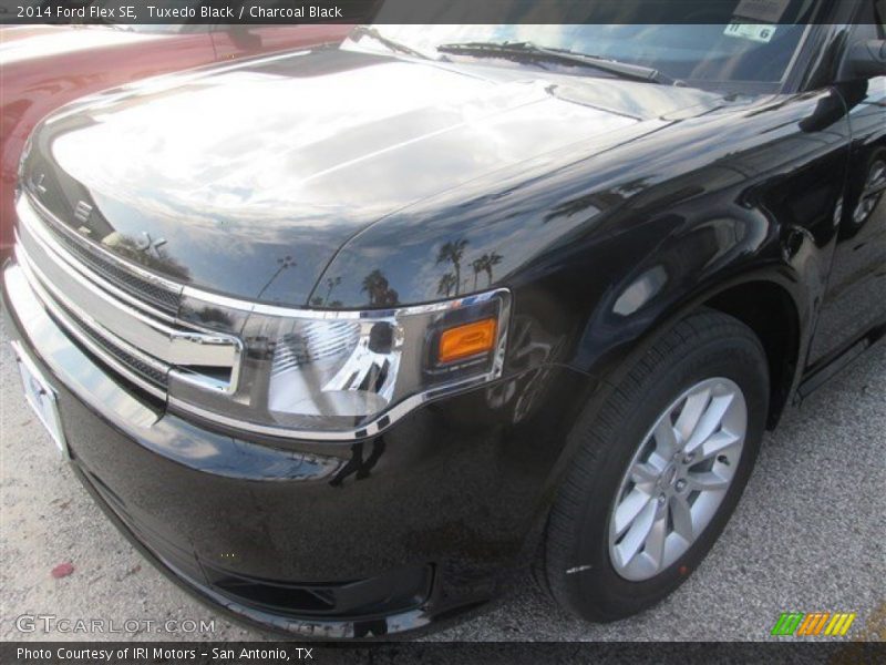 Tuxedo Black / Charcoal Black 2014 Ford Flex SE