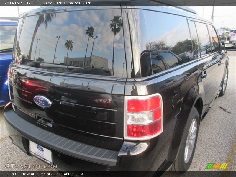 Tuxedo Black / Charcoal Black 2014 Ford Flex SE