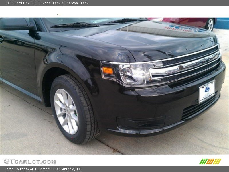 Tuxedo Black / Charcoal Black 2014 Ford Flex SE