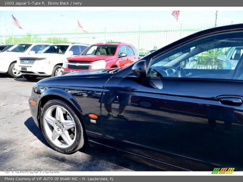 Ebony Black / Ivory 2003 Jaguar S-Type R