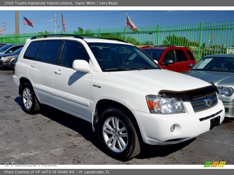 Front 3/4 View of 2006 Highlander Hybrid Limited