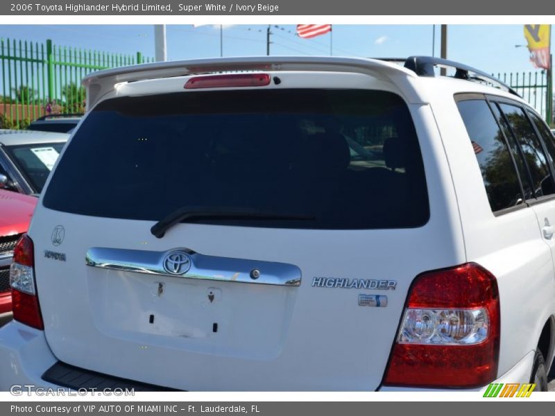 Super White / Ivory Beige 2006 Toyota Highlander Hybrid Limited