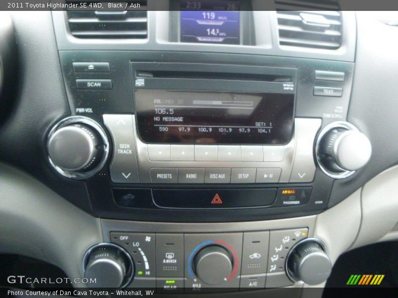 Black / Ash 2011 Toyota Highlander SE 4WD