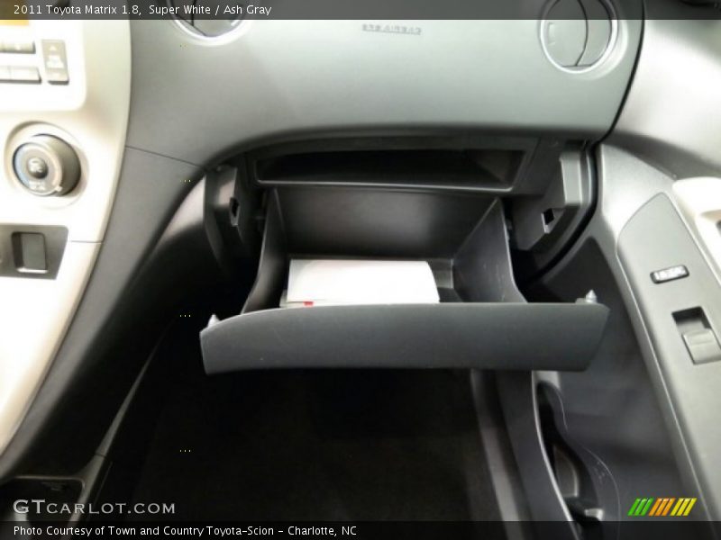 Super White / Ash Gray 2011 Toyota Matrix 1.8