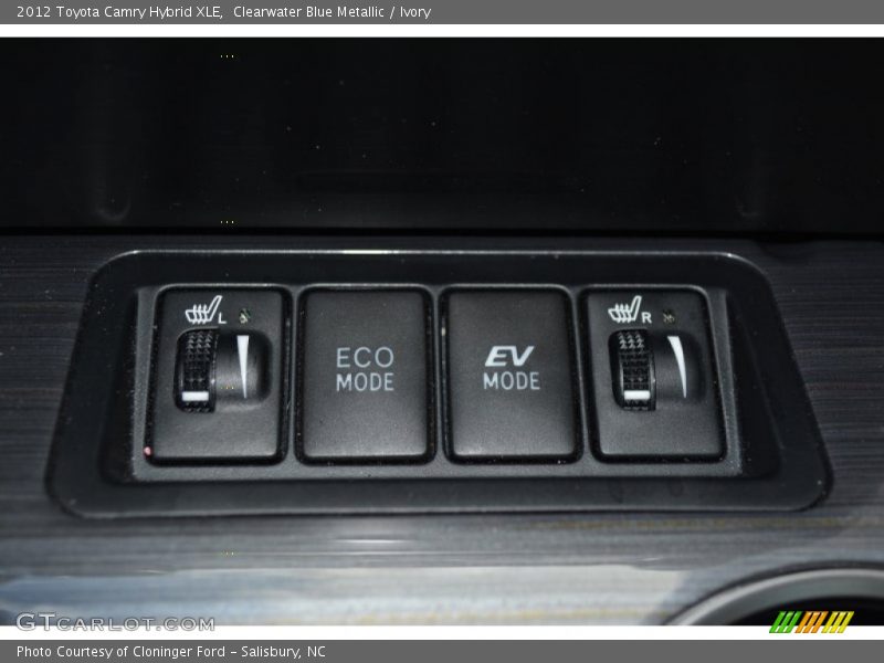 Controls of 2012 Camry Hybrid XLE