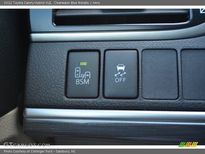 Controls of 2012 Camry Hybrid XLE
