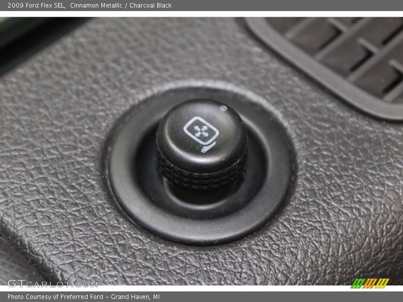 Cinnamon Metallic / Charcoal Black 2009 Ford Flex SEL