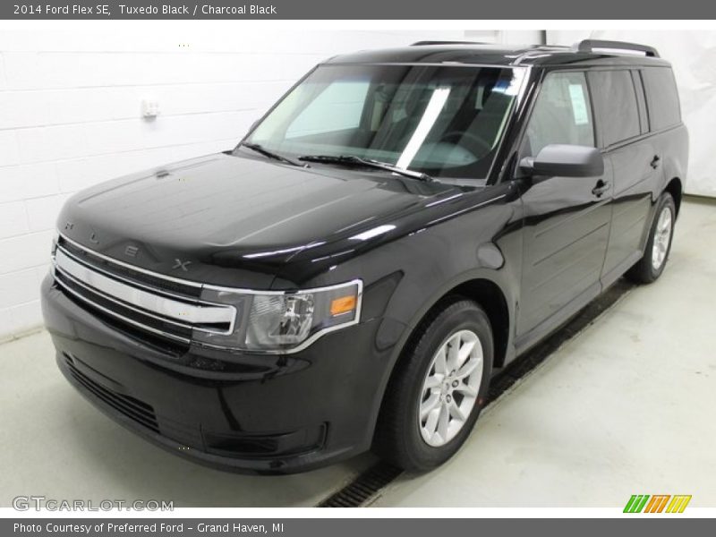 Tuxedo Black / Charcoal Black 2014 Ford Flex SE