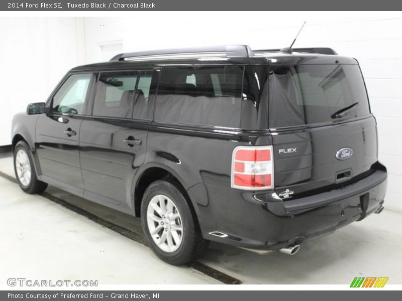 Tuxedo Black / Charcoal Black 2014 Ford Flex SE