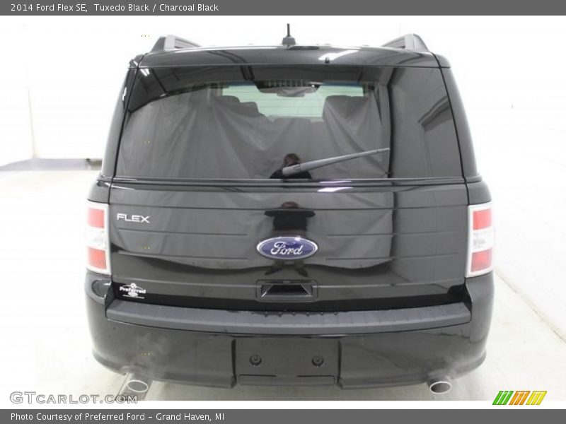Tuxedo Black / Charcoal Black 2014 Ford Flex SE