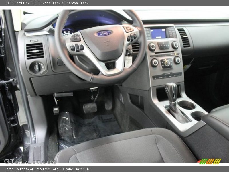 Tuxedo Black / Charcoal Black 2014 Ford Flex SE