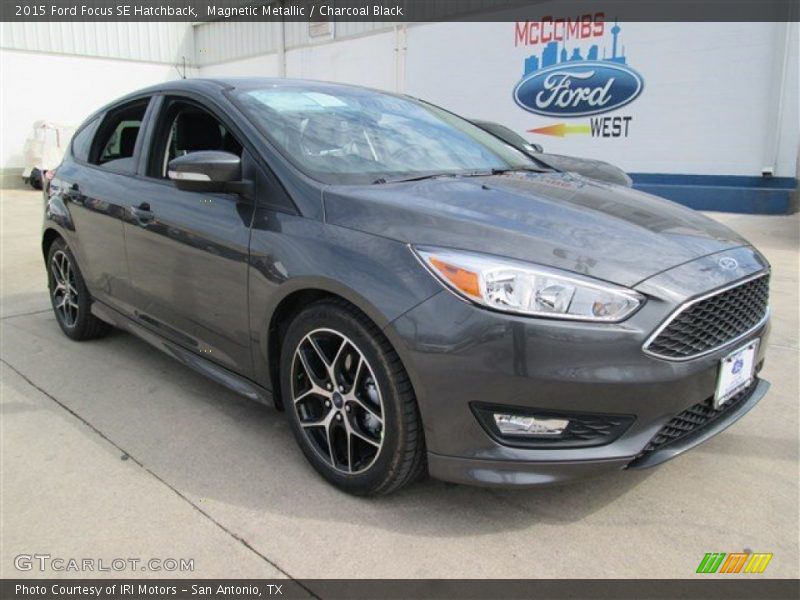 Magnetic Metallic / Charcoal Black 2015 Ford Focus SE Hatchback