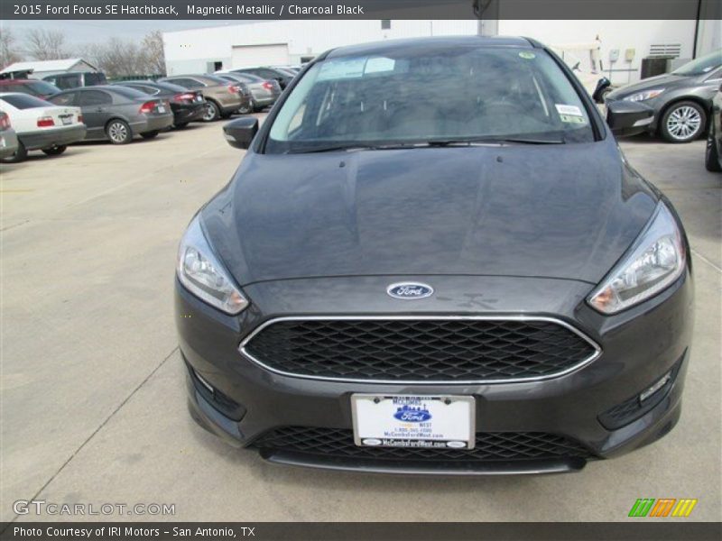 Magnetic Metallic / Charcoal Black 2015 Ford Focus SE Hatchback