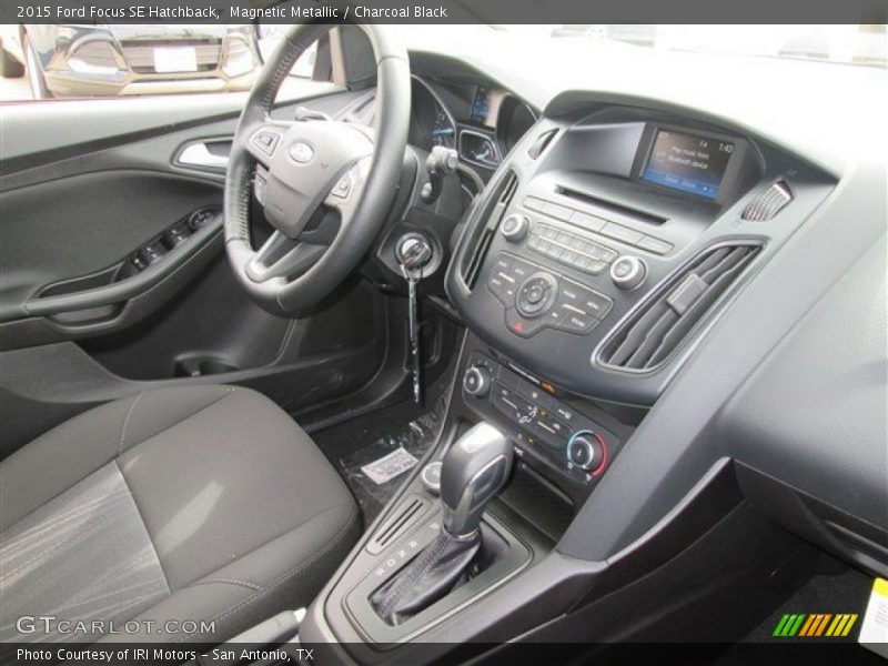 Magnetic Metallic / Charcoal Black 2015 Ford Focus SE Hatchback