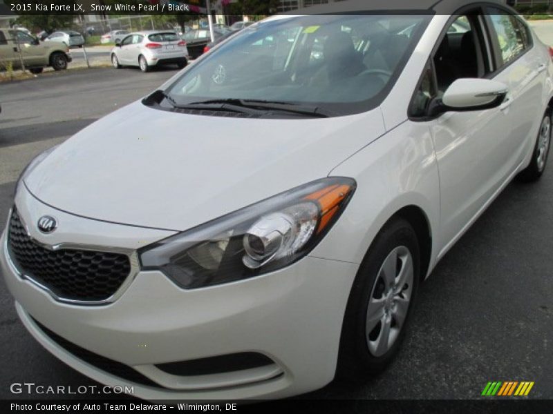 Snow White Pearl / Black 2015 Kia Forte LX