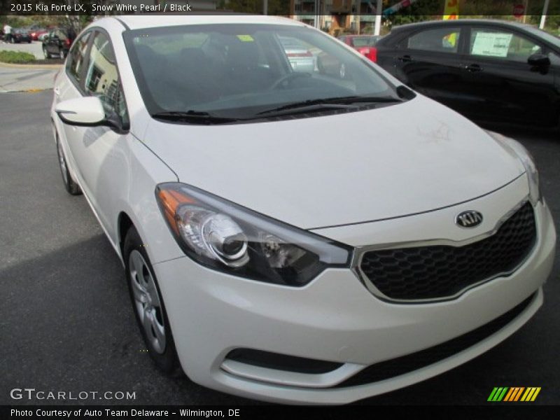 Snow White Pearl / Black 2015 Kia Forte LX