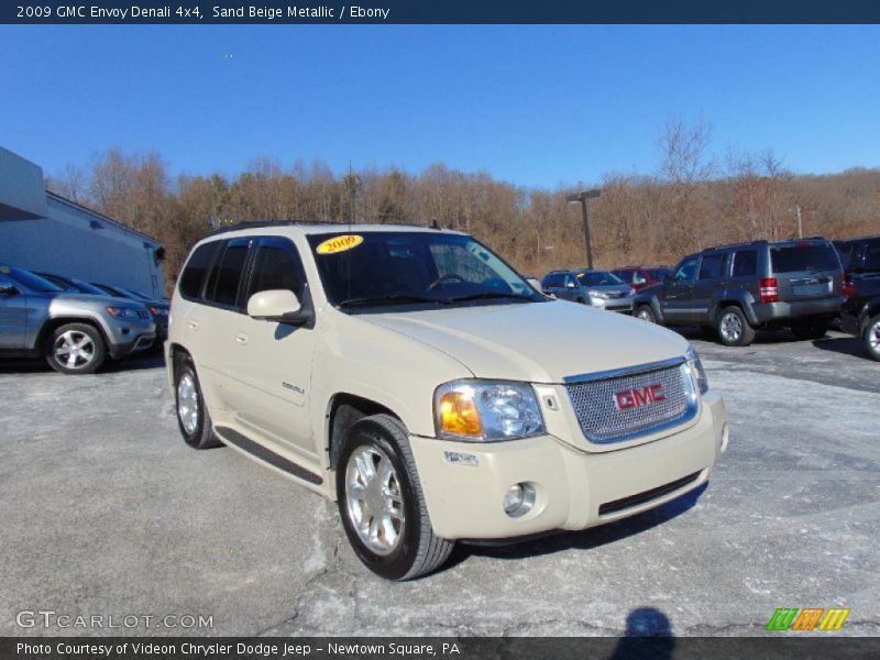 Front 3/4 View of 2009 Envoy Denali 4x4