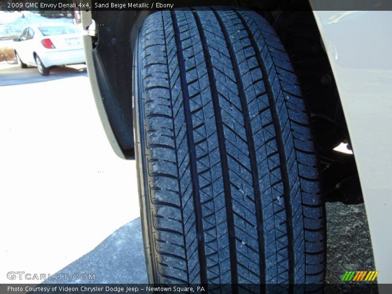 Sand Beige Metallic / Ebony 2009 GMC Envoy Denali 4x4