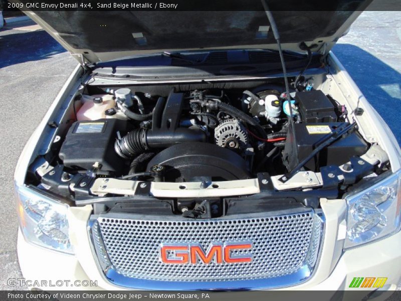 Sand Beige Metallic / Ebony 2009 GMC Envoy Denali 4x4