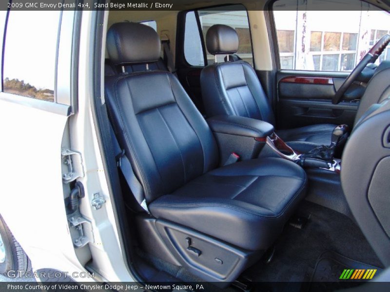 Sand Beige Metallic / Ebony 2009 GMC Envoy Denali 4x4