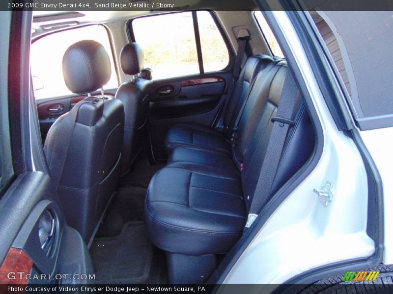Sand Beige Metallic / Ebony 2009 GMC Envoy Denali 4x4