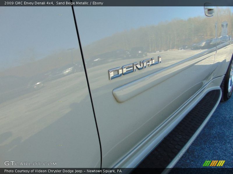 Sand Beige Metallic / Ebony 2009 GMC Envoy Denali 4x4
