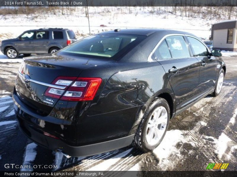 Tuxedo Black / Dune 2014 Ford Taurus SEL