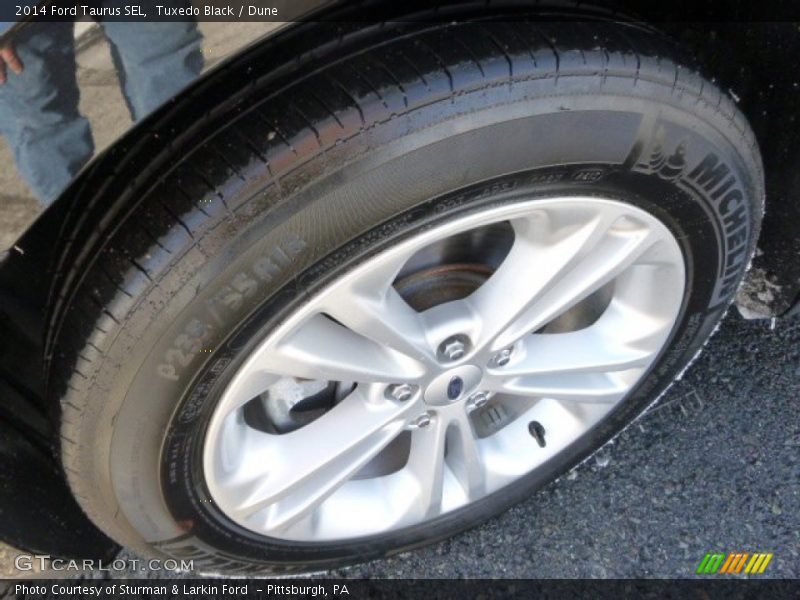 Tuxedo Black / Dune 2014 Ford Taurus SEL