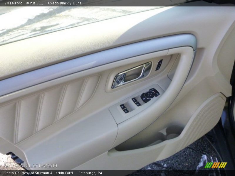 Tuxedo Black / Dune 2014 Ford Taurus SEL